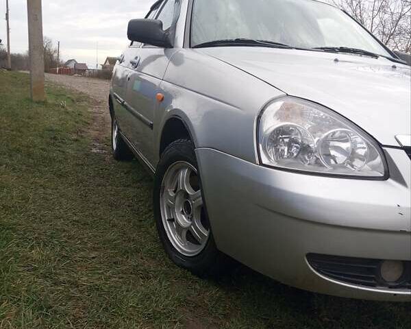 Серый ВАЗ 2172 Priora, объемом двигателя 1.6 л и пробегом 142 тыс. км за 2000 $, фото 2 на Automoto.ua