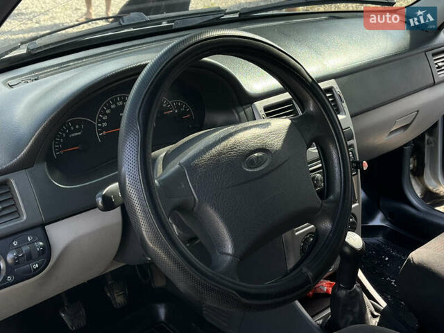 Сірий ВАЗ 2172 Priora, об'ємом двигуна 1.6 л та пробігом 180 тис. км за 2500 $, фото 9 на Automoto.ua