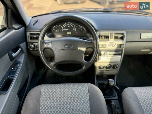 Серый ВАЗ 2172 Priora, объемом двигателя 1.6 л и пробегом 259 тыс. км за 1999 $, фото 17 на Automoto.ua