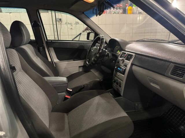 Сірий ВАЗ 2172 Priora, об'ємом двигуна 1.6 л та пробігом 187 тис. км за 2000 $, фото 2 на Automoto.ua