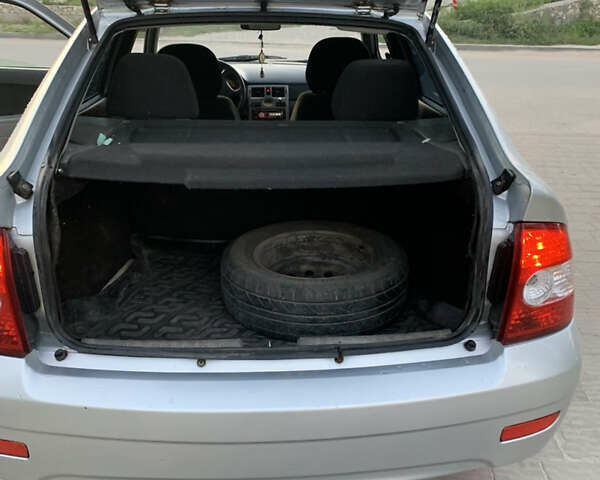 Сірий ВАЗ 2172 Priora, об'ємом двигуна 1.6 л та пробігом 164 тис. км за 2000 $, фото 8 на Automoto.ua