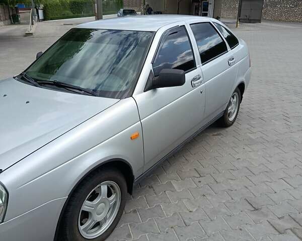 Серый ВАЗ 2172 Priora, объемом двигателя 1.6 л и пробегом 180 тыс. км за 1999 $, фото 3 на Automoto.ua