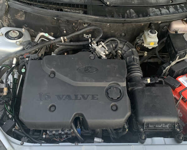 Сірий ВАЗ 2172 Priora, об'ємом двигуна 1.6 л та пробігом 164 тис. км за 2000 $, фото 9 на Automoto.ua