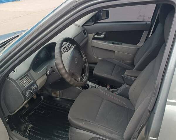 Серый ВАЗ 2172 Priora, объемом двигателя 1.6 л и пробегом 437 тыс. км за 2500 $, фото 1 на Automoto.ua