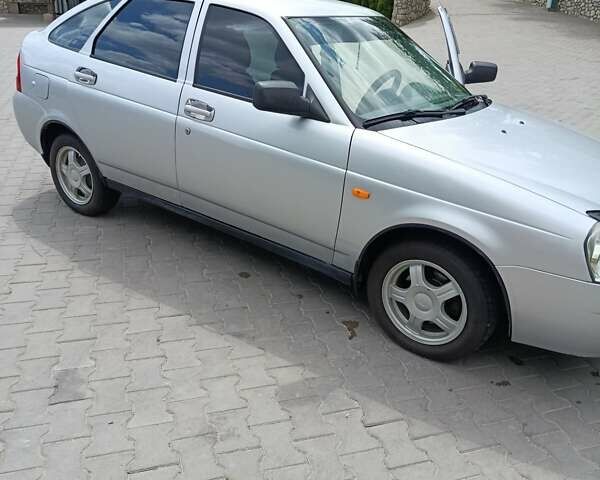 Серый ВАЗ 2172 Priora, объемом двигателя 1.6 л и пробегом 180 тыс. км за 1999 $, фото 4 на Automoto.ua