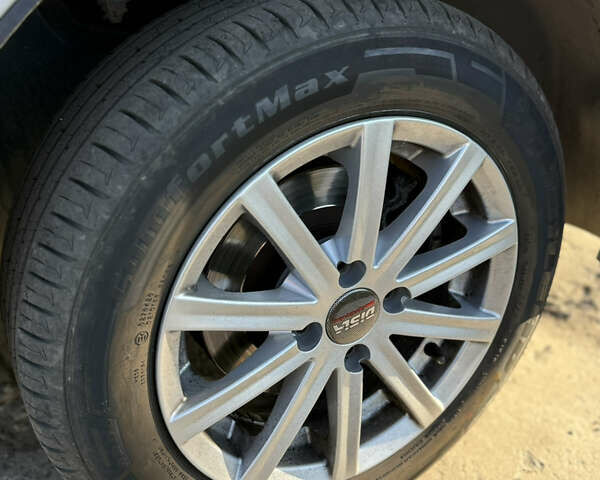 Серый ВАЗ 2172 Priora, объемом двигателя 1.6 л и пробегом 40 тыс. км за 4500 $, фото 4 на Automoto.ua