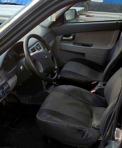 Зеленый ВАЗ 2172 Priora, объемом двигателя 1.6 л и пробегом 250 тыс. км за 2000 $, фото 6 на Automoto.ua