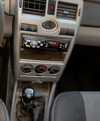 Зеленый ВАЗ 2172 Priora, объемом двигателя 1.6 л и пробегом 250 тыс. км за 2000 $, фото 7 на Automoto.ua