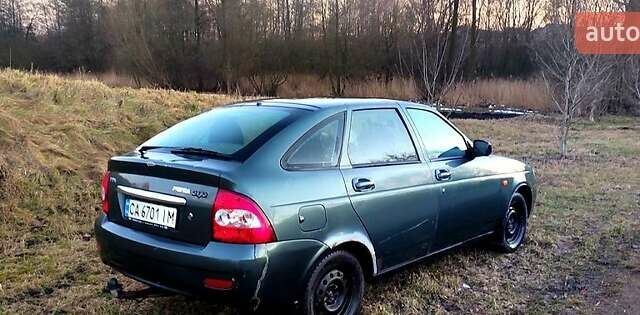 Зеленый ВАЗ 2172 Priora, объемом двигателя 1.6 л и пробегом 250 тыс. км за 2000 $, фото 2 на Automoto.ua