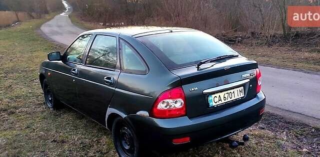 Зеленый ВАЗ 2172 Priora, объемом двигателя 1.6 л и пробегом 250 тыс. км за 2000 $, фото 1 на Automoto.ua