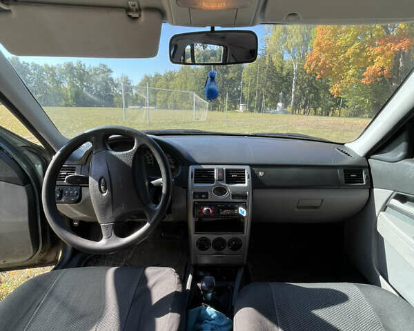 Зеленый ВАЗ 2172 Priora, объемом двигателя 1.6 л и пробегом 200 тыс. км за 2300 $, фото 5 на Automoto.ua