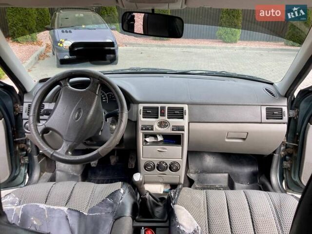 ВАЗ 2172 Priora 2011 у Тернополі на Automoto.ua Зелений ВАЗ 2172 Priora, об'ємом двигуна 1.6 л та пробігом 210 тис. км за 3499 $, фото 11 на Automoto.ua