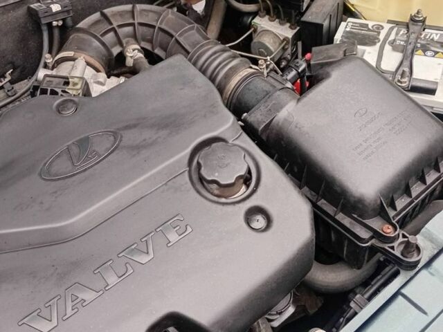 Зеленый ВАЗ 2172 Priora, объемом двигателя 1.6 л и пробегом 87 тыс. км за 3800 $, фото 6 на Automoto.ua