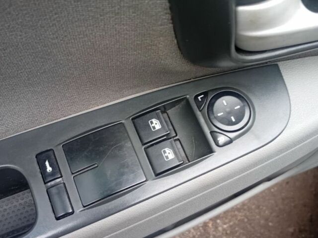 Зеленый ВАЗ 2172 Priora, объемом двигателя 1.6 л и пробегом 87 тыс. км за 3800 $, фото 8 на Automoto.ua