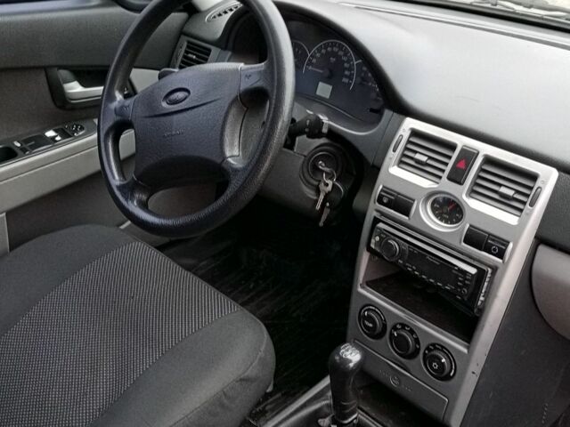 Зеленый ВАЗ 2172 Priora, объемом двигателя 1.6 л и пробегом 140 тыс. км за 2550 $, фото 2 на Automoto.ua