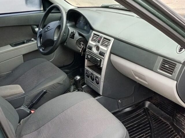 Зеленый ВАЗ 2172 Priora, объемом двигателя 1.6 л и пробегом 140 тыс. км за 2550 $, фото 6 на Automoto.ua