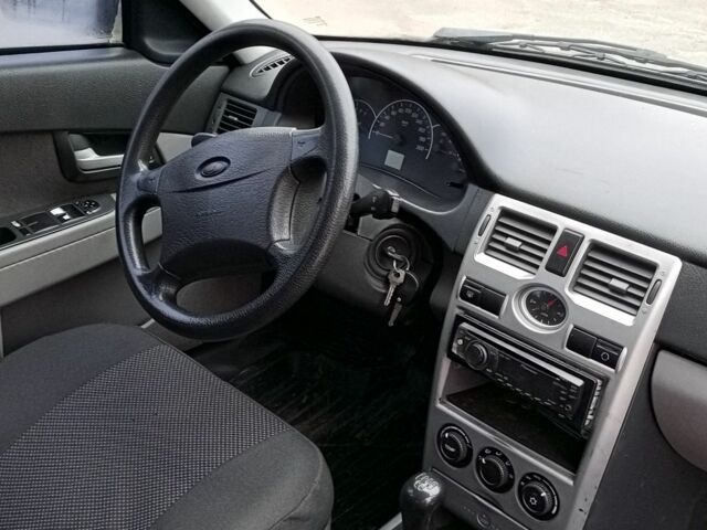 Зеленый ВАЗ 2172 Priora, объемом двигателя 1.6 л и пробегом 140 тыс. км за 2550 $, фото 3 на Automoto.ua