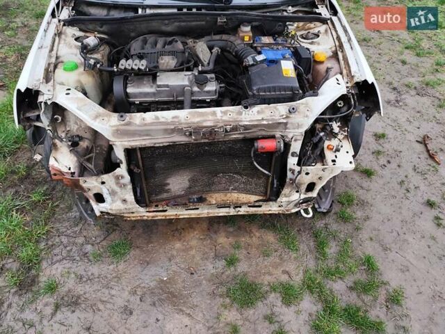 Білий ВАЗ 2190 Гранта, об'ємом двигуна 1.6 л та пробігом 189 тис. км за 1500 $, фото 2 на Automoto.ua