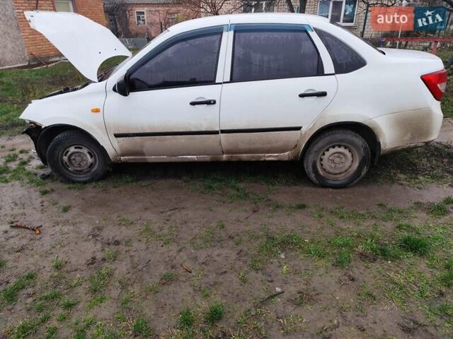 Білий ВАЗ 2190 Гранта, об'ємом двигуна 1.6 л та пробігом 189 тис. км за 1500 $, фото 1 на Automoto.ua