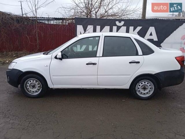 Белый ВАЗ 2190 Гранта, объемом двигателя 1.6 л и пробегом 180 тыс. км за 3400 $, фото 2 на Automoto.ua