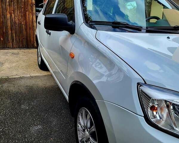 ВАЗ 2190 Гранта 2013 у Чернігові на Automoto.ua Білий ВАЗ 2190 Гранта, об'ємом двигуна 1.6 л та пробігом 111 тис. км за 3800 $, фото 29 на Automoto.ua