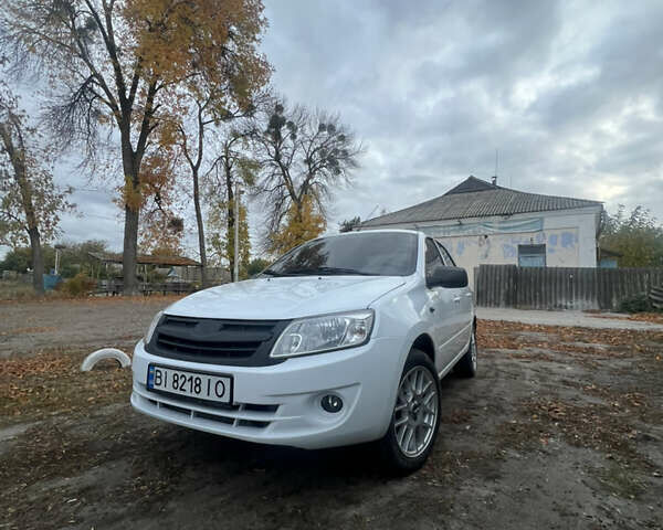 Белый ВАЗ 2190 Гранта, объемом двигателя 1.6 л и пробегом 170 тыс. км за 3500 $, фото 4 на Automoto.ua