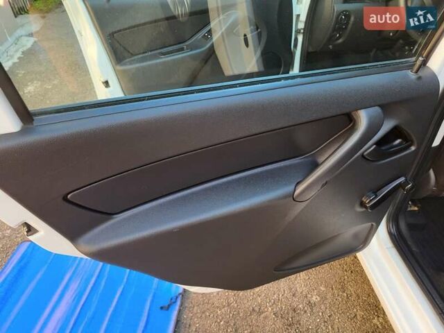 ВАЗ 2190 Гранта 2013 у Чернігові на Automoto.ua Білий ВАЗ 2190 Гранта, об'ємом двигуна 1.6 л та пробігом 111 тис. км за 3800 $, фото 14 на Automoto.ua