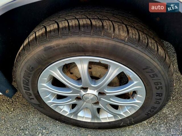 ВАЗ 2190 Гранта 2013 у Чернігові на Automoto.ua Білий ВАЗ 2190 Гранта, об'ємом двигуна 1.6 л та пробігом 111 тис. км за 3800 $, фото 22 на Automoto.ua