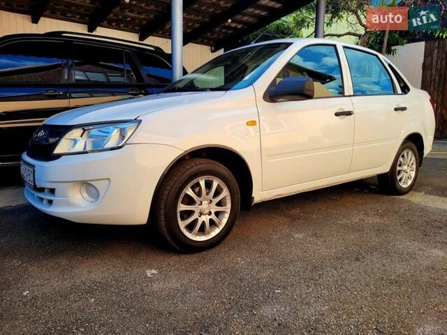 ВАЗ 2190 Гранта 2013 у Чернігові на Automoto.ua Білий ВАЗ 2190 Гранта, об'ємом двигуна 1.6 л та пробігом 111 тис. км за 3800 $, фото 4 на Automoto.ua