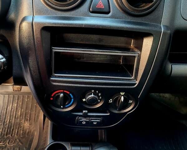 ВАЗ 2190 Гранта 2013 у Чернігові на Automoto.ua Білий ВАЗ 2190 Гранта, об'ємом двигуна 1.6 л та пробігом 111 тис. км за 3800 $, фото 12 на Automoto.ua