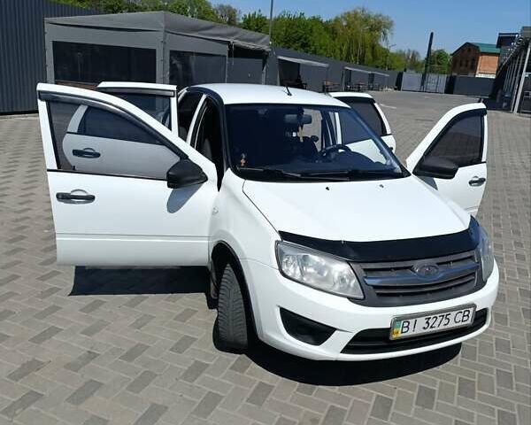 Белый ВАЗ 2190 Гранта, объемом двигателя 1.6 л и пробегом 220 тыс. км за 4300 $, фото 2 на Automoto.ua