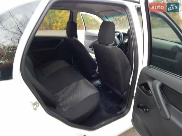 Белый ВАЗ 2190 Гранта, объемом двигателя 1.6 л и пробегом 107 тыс. км за 4000 $, фото 13 на Automoto.ua