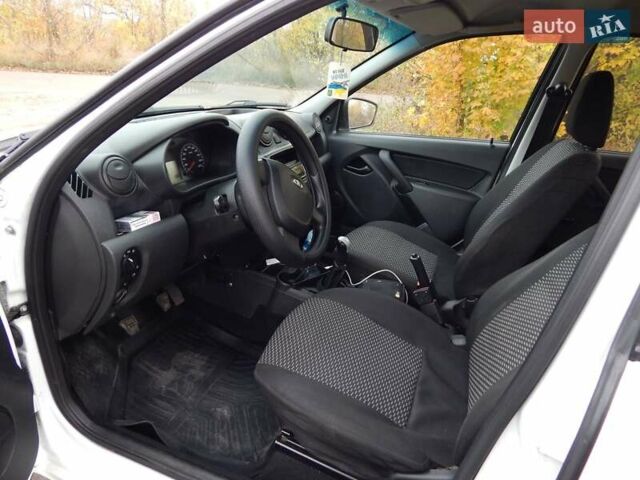 Белый ВАЗ 2190 Гранта, объемом двигателя 1.6 л и пробегом 107 тыс. км за 4000 $, фото 12 на Automoto.ua