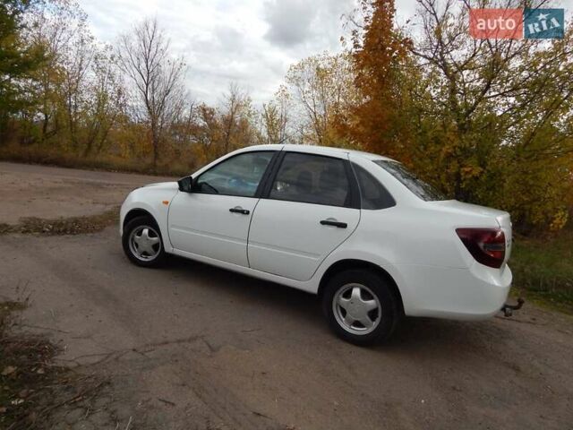 Белый ВАЗ 2190 Гранта, объемом двигателя 1.6 л и пробегом 107 тыс. км за 4000 $, фото 6 на Automoto.ua