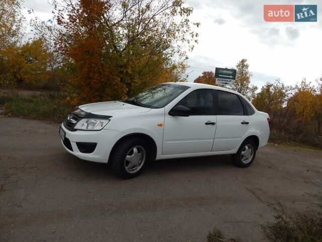 Белый ВАЗ 2190 Гранта, объемом двигателя 1.6 л и пробегом 107 тыс. км за 4000 $, фото 3 на Automoto.ua