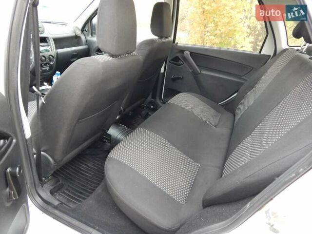 Белый ВАЗ 2190 Гранта, объемом двигателя 1.6 л и пробегом 107 тыс. км за 4000 $, фото 16 на Automoto.ua