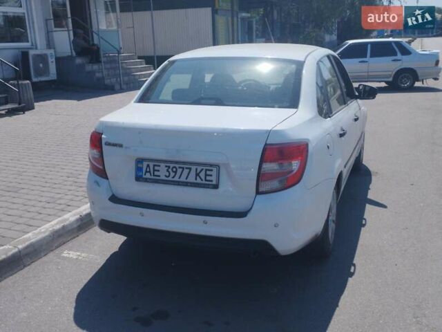 Білий ВАЗ 2190 Гранта, об'ємом двигуна 1.6 л та пробігом 120 тис. км за 4000 $, фото 1 на Automoto.ua