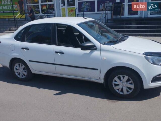 Білий ВАЗ 2190 Гранта, об'ємом двигуна 1.6 л та пробігом 120 тис. км за 4000 $, фото 3 на Automoto.ua