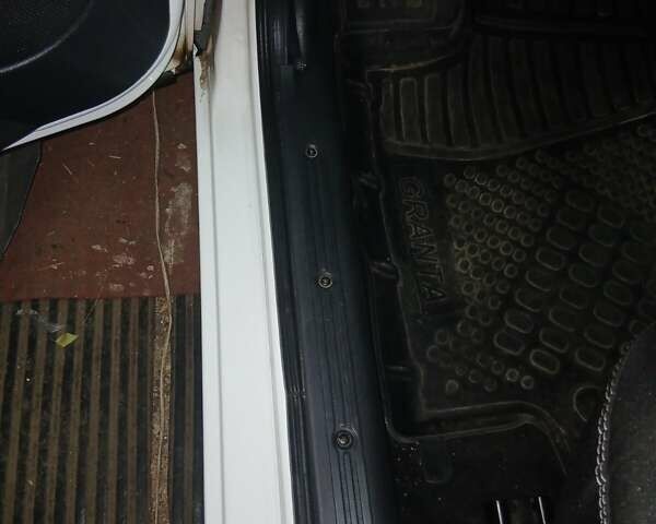 Білий ВАЗ 2190 Гранта, об'ємом двигуна 1.6 л та пробігом 13 тис. км за 7700 $, фото 13 на Automoto.ua