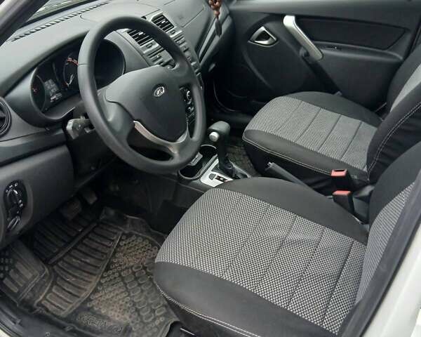 Білий ВАЗ 2190 Гранта, об'ємом двигуна 1.6 л та пробігом 13 тис. км за 7700 $, фото 17 на Automoto.ua