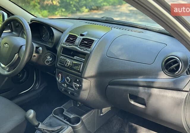 ВАЗ 2190 Гранта 2021 в Виннице на Automoto.ua Белый ВАЗ 2190 Гранта, объемом двигателя 1.6 л и пробегом 14 тыс. км за 6300 $, фото 23 на Automoto.ua