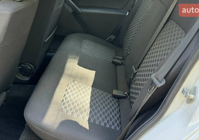 ВАЗ 2190 Гранта 2021 в Виннице на Automoto.ua Белый ВАЗ 2190 Гранта, объемом двигателя 1.6 л и пробегом 14 тыс. км за 6300 $, фото 11 на Automoto.ua