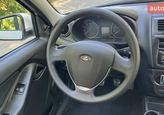 ВАЗ 2190 Гранта 2021 в Виннице на Automoto.ua Белый ВАЗ 2190 Гранта, объемом двигателя 1.6 л и пробегом 14 тыс. км за 6300 $, фото 31 на Automoto.ua