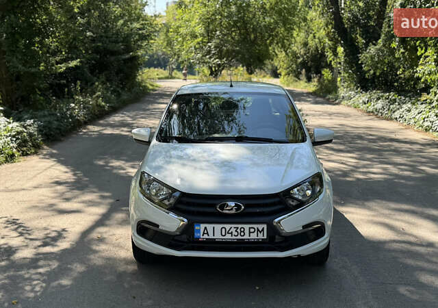 ВАЗ 2190 Гранта 2021 в Виннице на Automoto.ua Белый ВАЗ 2190 Гранта, объемом двигателя 1.6 л и пробегом 14 тыс. км за 6300 $, фото 3 на Automoto.ua