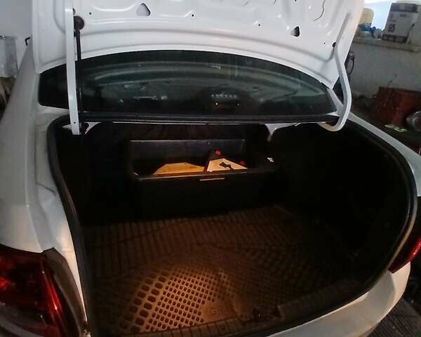 Білий ВАЗ 2190 Гранта, об'ємом двигуна 1.6 л та пробігом 13 тис. км за 7700 $, фото 34 на Automoto.ua