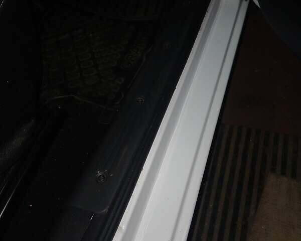 Білий ВАЗ 2190 Гранта, об'ємом двигуна 1.6 л та пробігом 13 тис. км за 7700 $, фото 16 на Automoto.ua