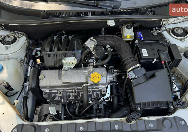 ВАЗ 2190 Гранта 2021 в Виннице на Automoto.ua Белый ВАЗ 2190 Гранта, объемом двигателя 1.6 л и пробегом 14 тыс. км за 6300 $, фото 36 на Automoto.ua