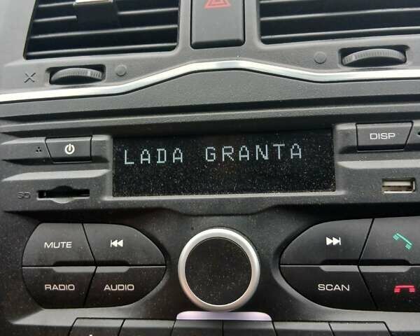 Білий ВАЗ 2190 Гранта, об'ємом двигуна 1.6 л та пробігом 13 тис. км за 7700 $, фото 40 на Automoto.ua