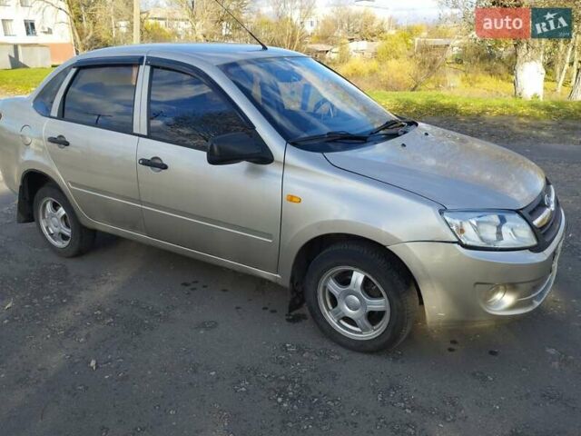 Бежевий ВАЗ 2190 Гранта, об'ємом двигуна 1.6 л та пробігом 125 тис. км за 3000 $, фото 4 на Automoto.ua