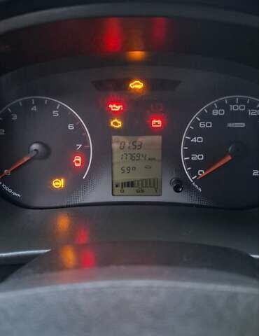 Бежевий ВАЗ 2190 Гранта, об'ємом двигуна 1.6 л та пробігом 178 тис. км за 2597 $, фото 5 на Automoto.ua